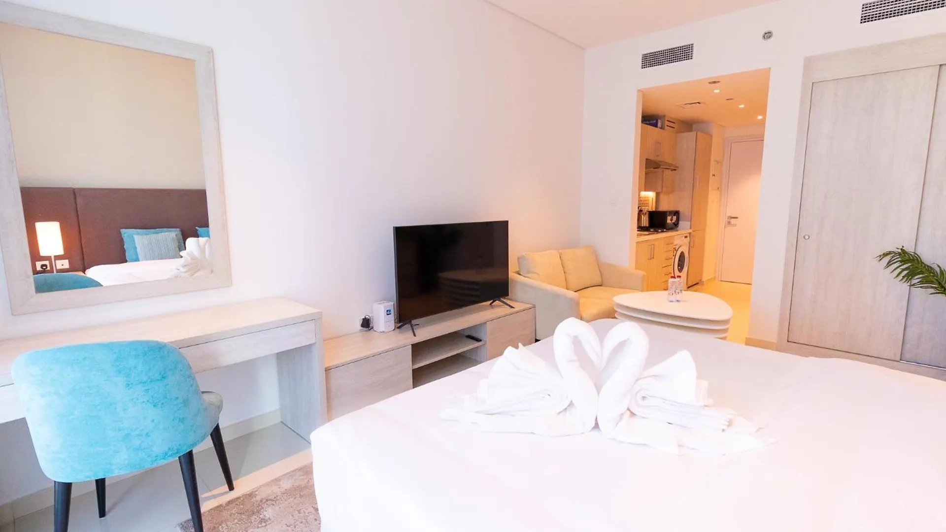 Seven Palm Residences Palm Jumeirah By Happy Season Dubai United Arab Emirates